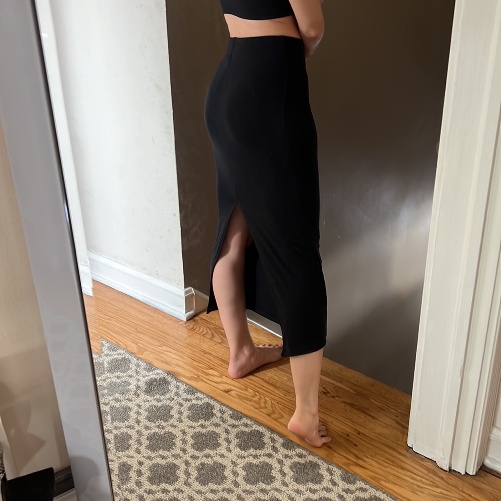 Aritzia Wilfred free long skirt XS black